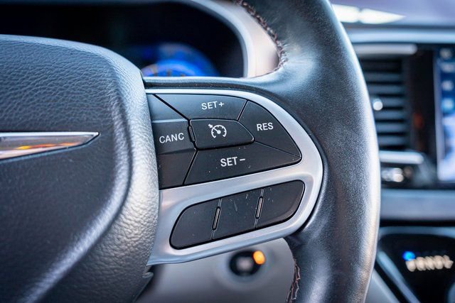 Used 2017 Chrysler Pacifica Touring-L Plus image 18