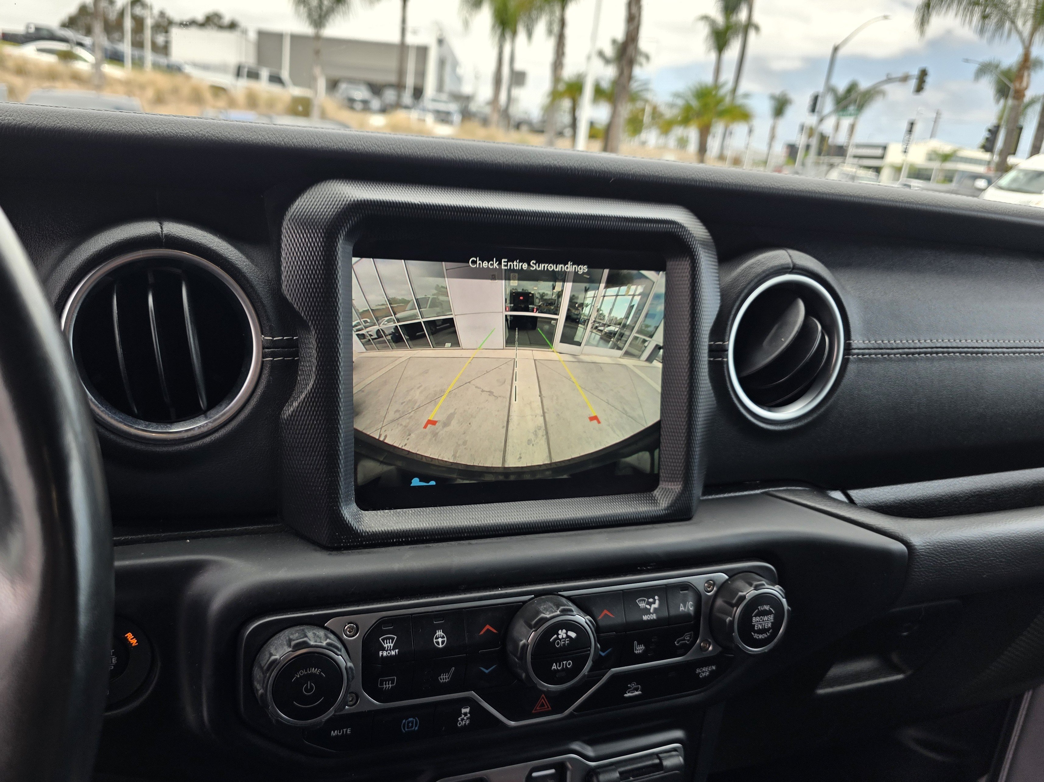 Used 2023 Jeep Wrangler Unlimited Sahara w/ Cold Weather Group AWD/4WD image 19