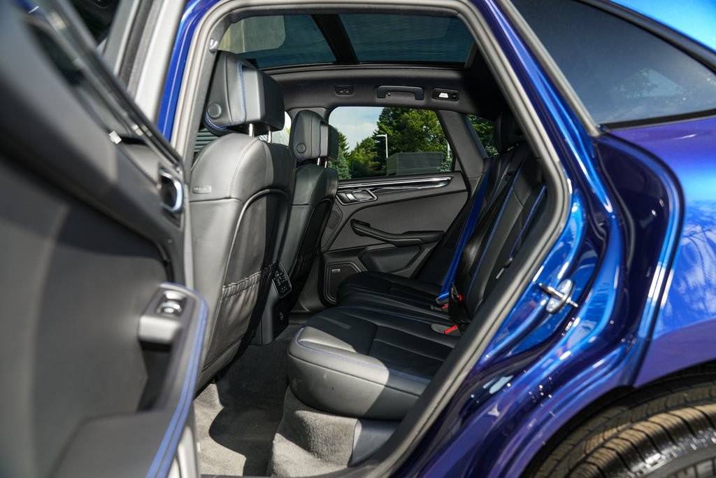 Certified 2026 Porsche Macan Turbo AWD/4WD image 32