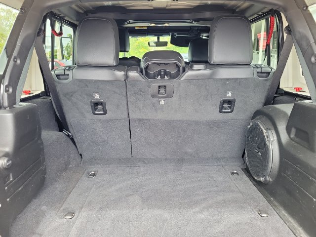 Used 2019 Jeep Wrangler Unlimited Sahara w/ Uconnect 4C Nav & Sound Group AWD/4WD image 9