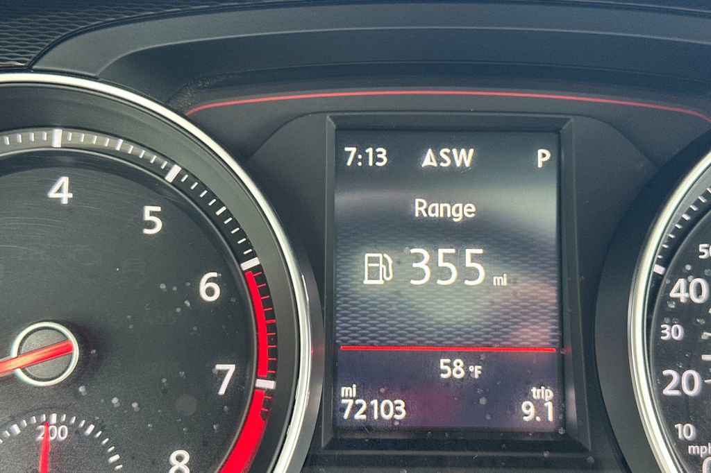 Used 2017 Volkswagen GTI SE FWD image 27