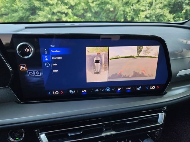 New 2026 Chevrolet Traverse LT w/ Driver Confidence Package FWD image 31
