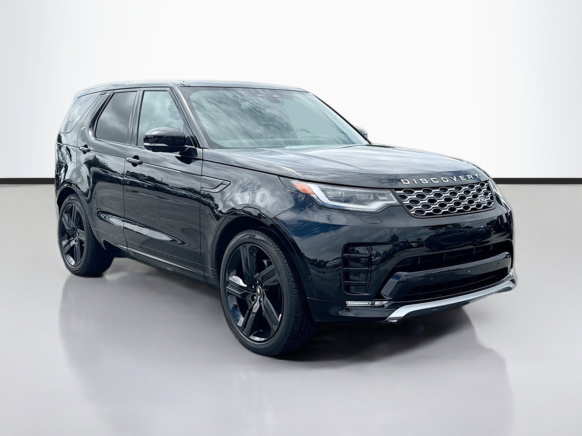 Used 2025 Land Rover Discovery Metropolitan Edition AWD/4WD image 7