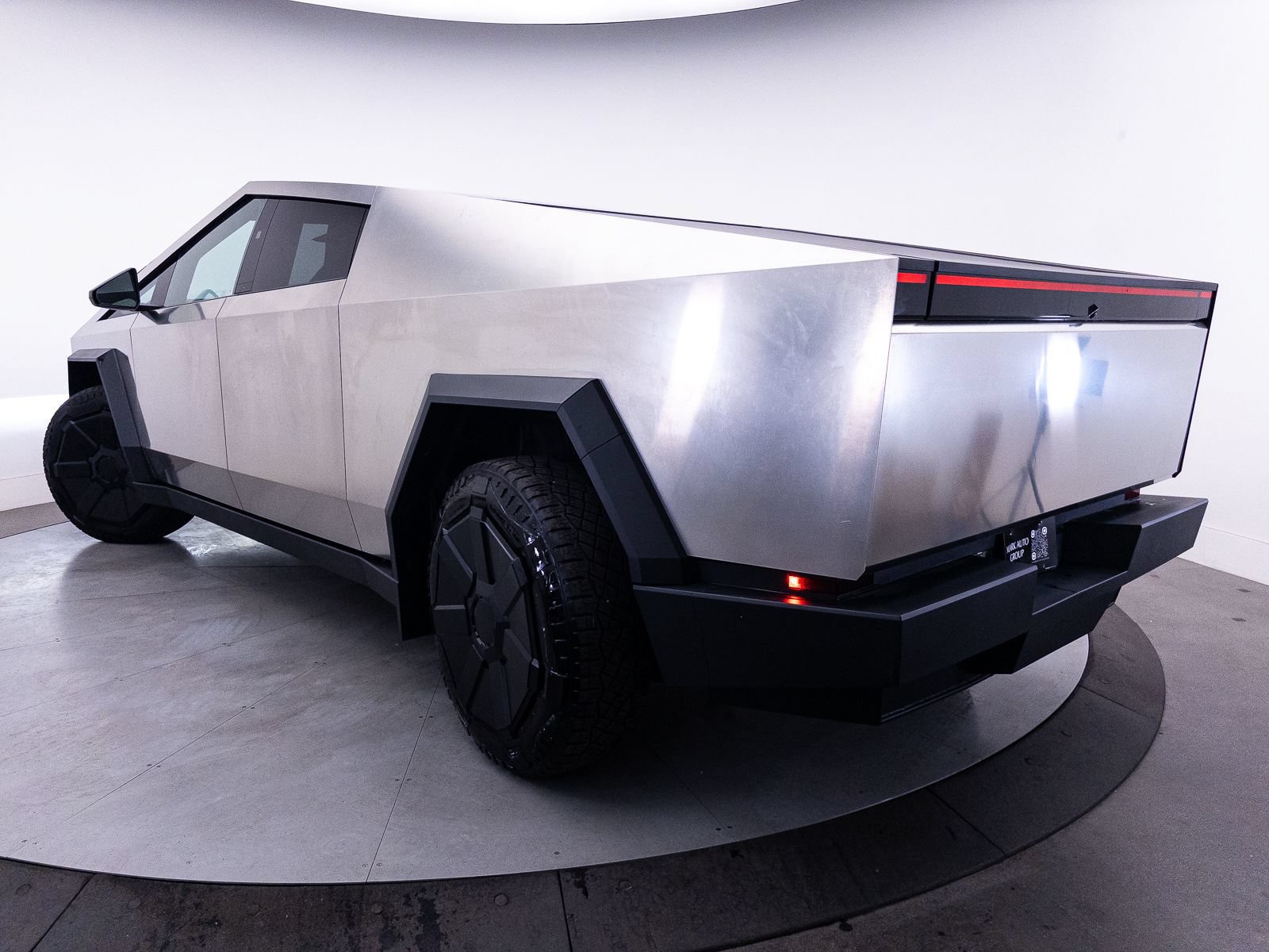 Used 2024 Tesla Cybertruck AWD Crew Cab image 2