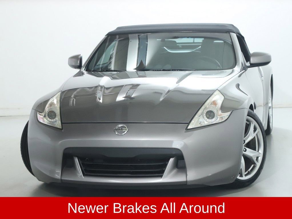 Used 2010 Nissan 370Z Roadster RWD image 4