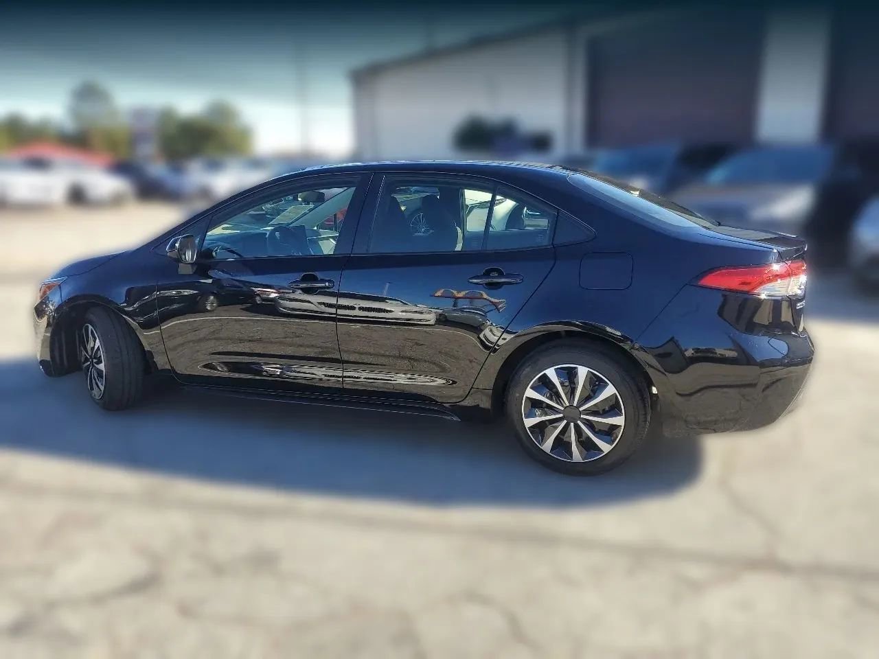 Used 2023 Toyota Corolla LE image 4