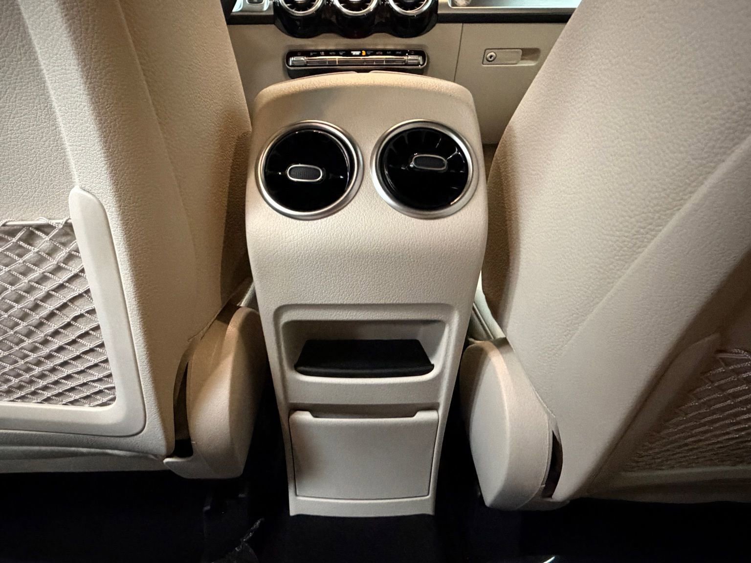 Used 2025 Mercedes-Benz GLB 250 image 35