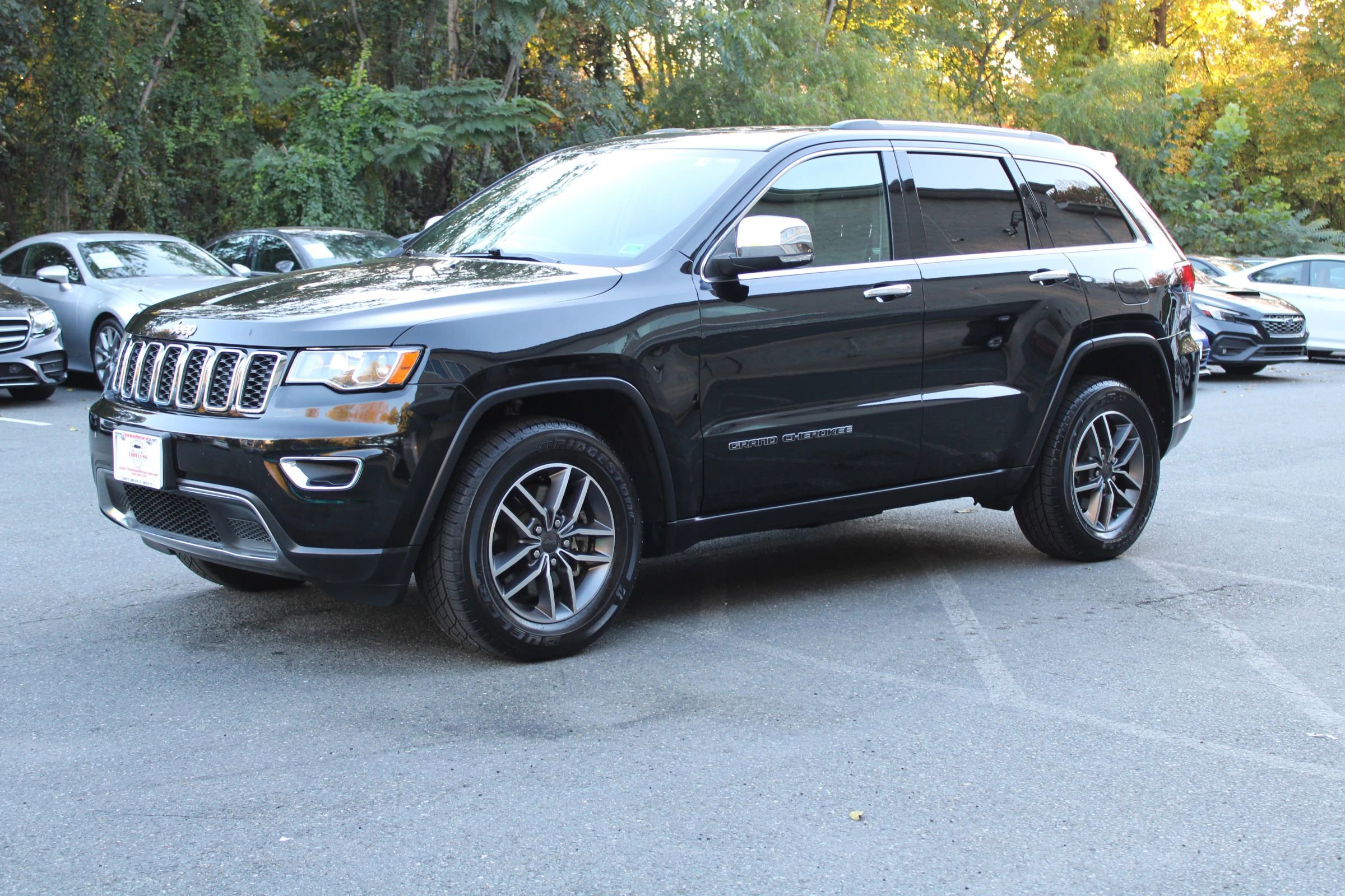 Used 2021 Jeep Grand Cherokee Limited w/ Luxury Group II image 3