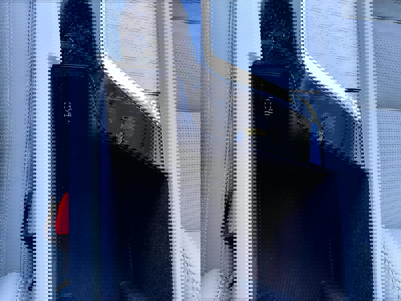 Used 2026 Volvo XC60 B5 Ultra w/ Climate Package image 36