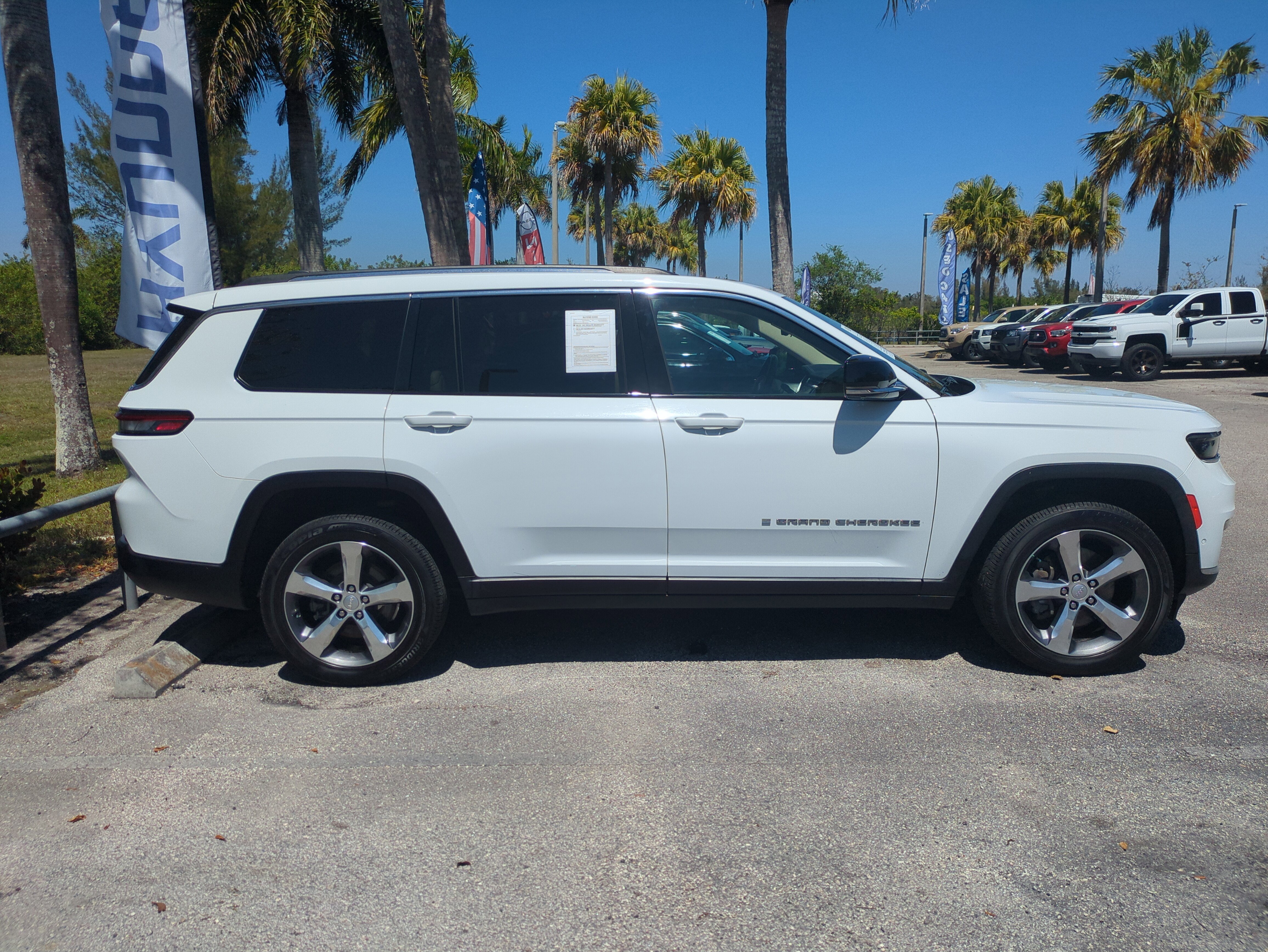 Certified 2021 Jeep Grand Cherokee L Limited w/ Luxury Tech Group II image 4