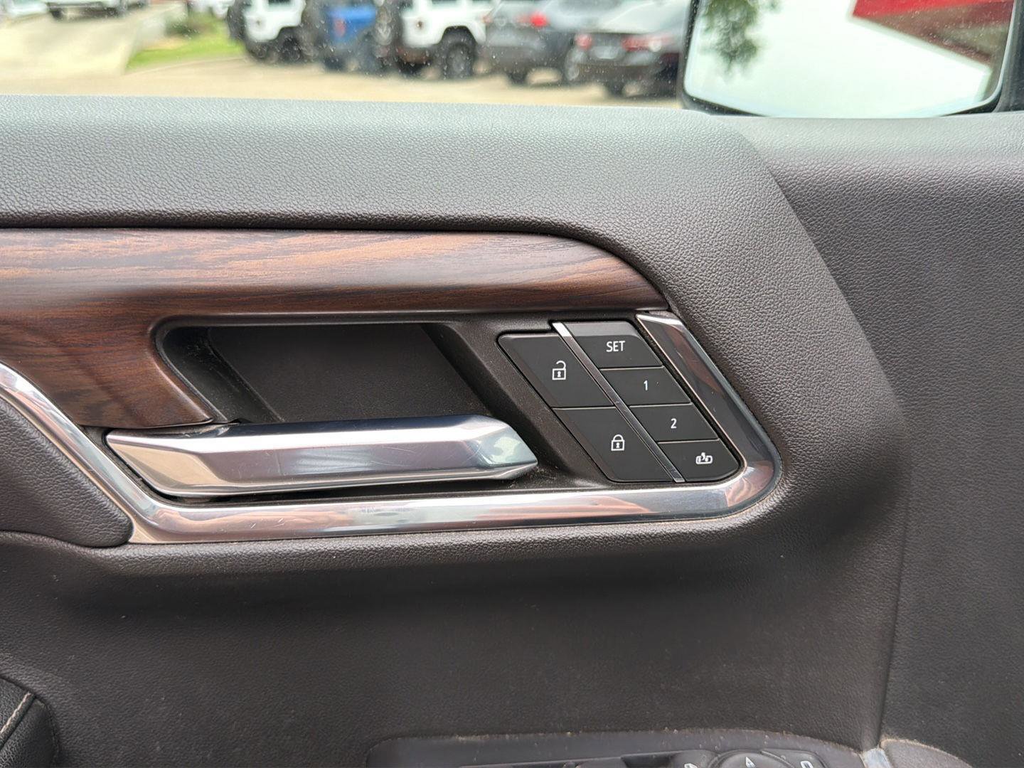Used 2022 GMC Sierra 1500 SLT AWD/4WD image 23
