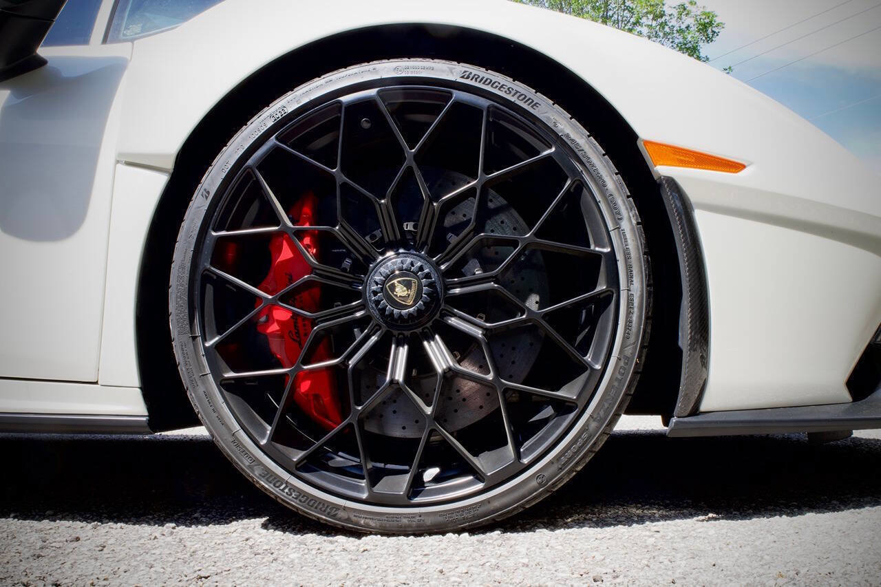 Used 2023 Lamborghini Huracan STO RWD image 6