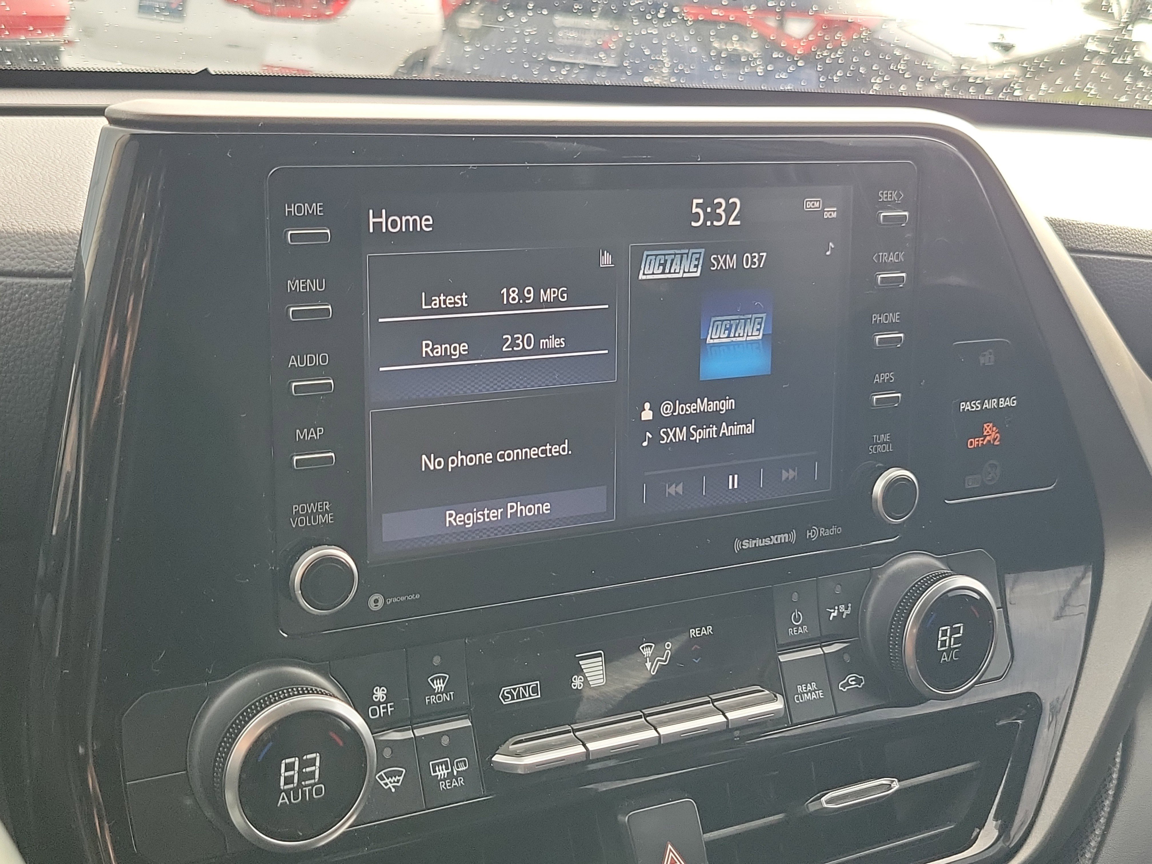 Used 2022 Toyota Highlander LE AWD/4WD image 26