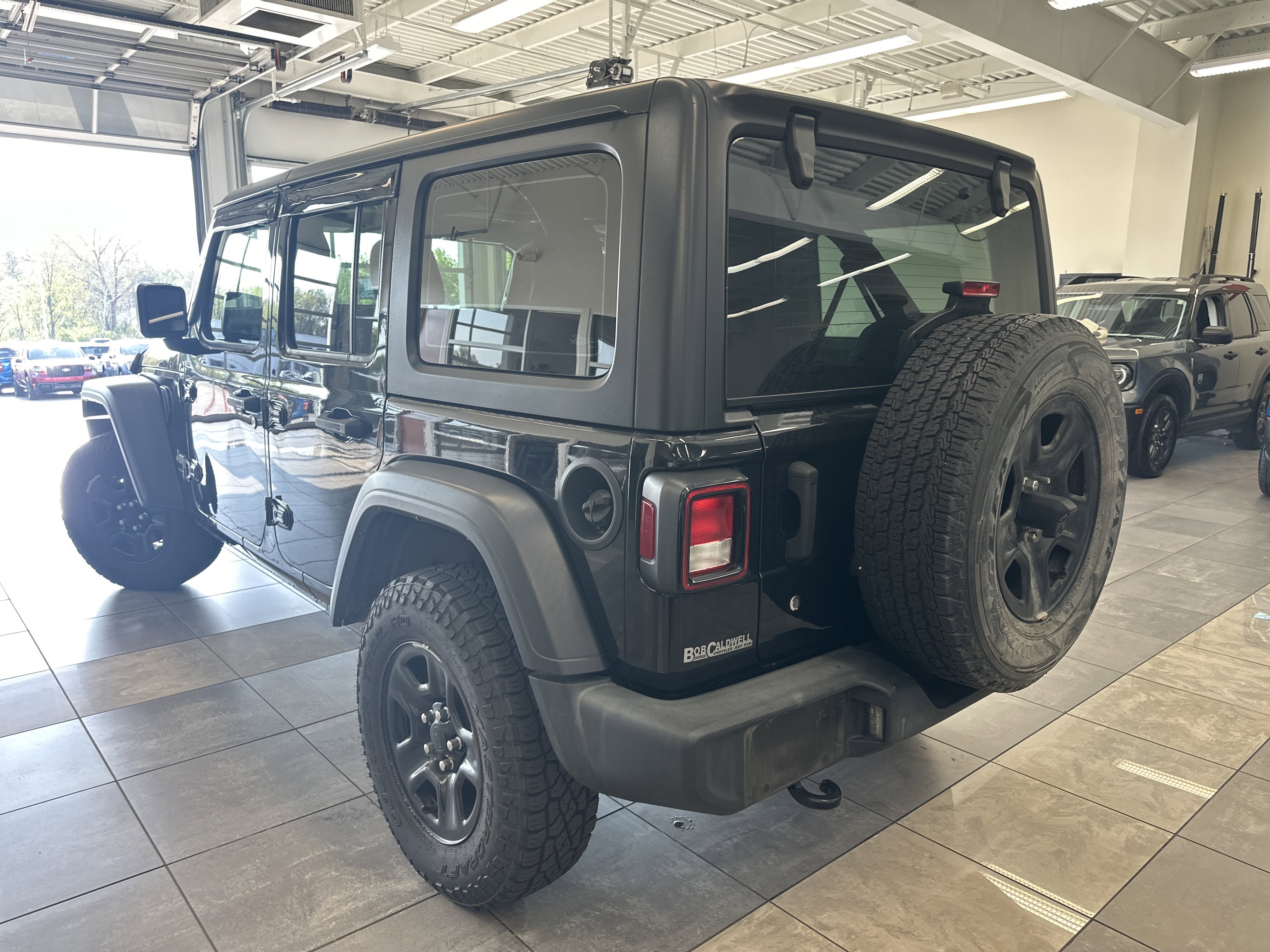 Used 2018 Jeep Wrangler Unlimited Sport image 11