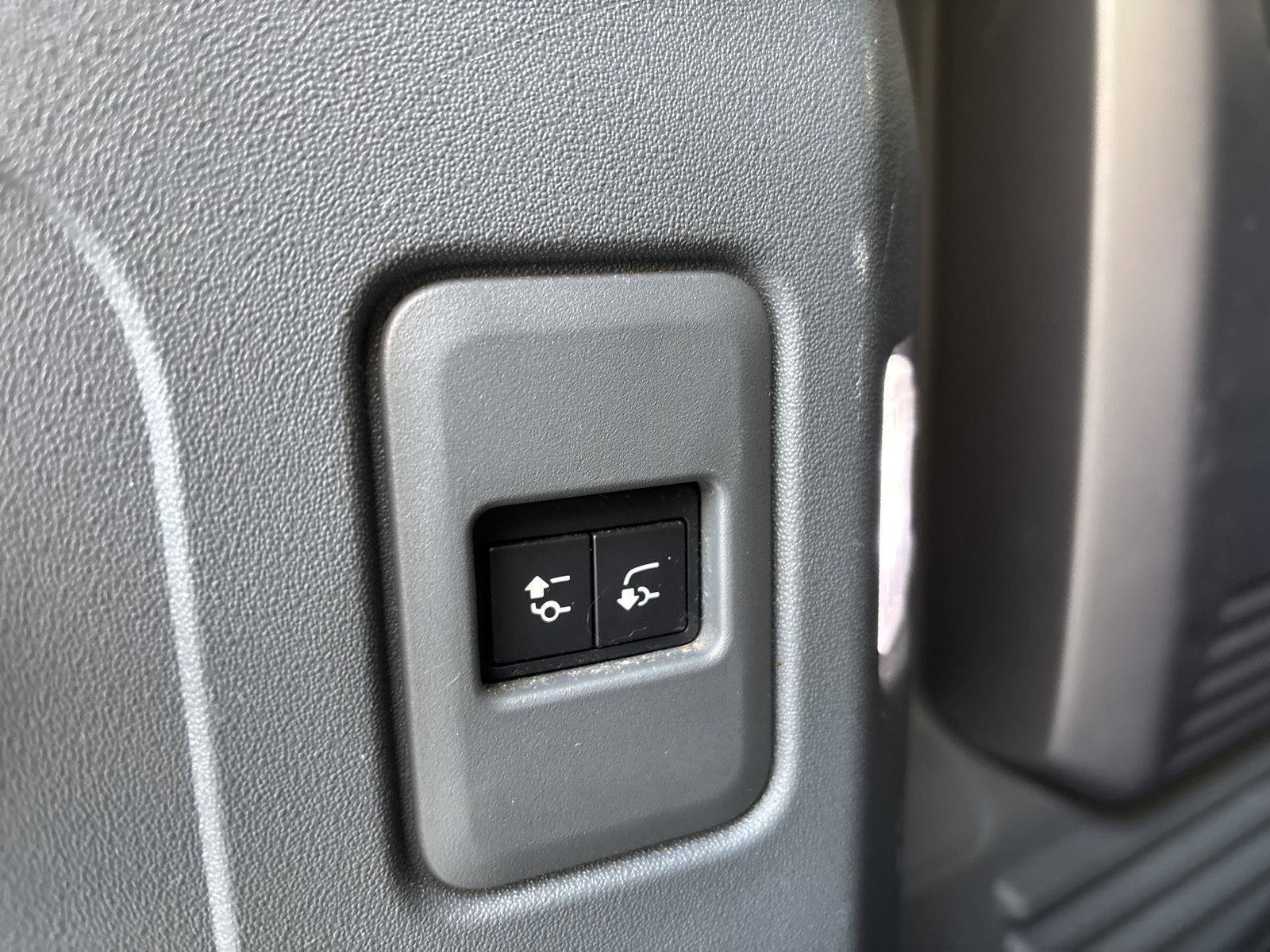 Used 2020 Land Rover Defender 110 S image 25