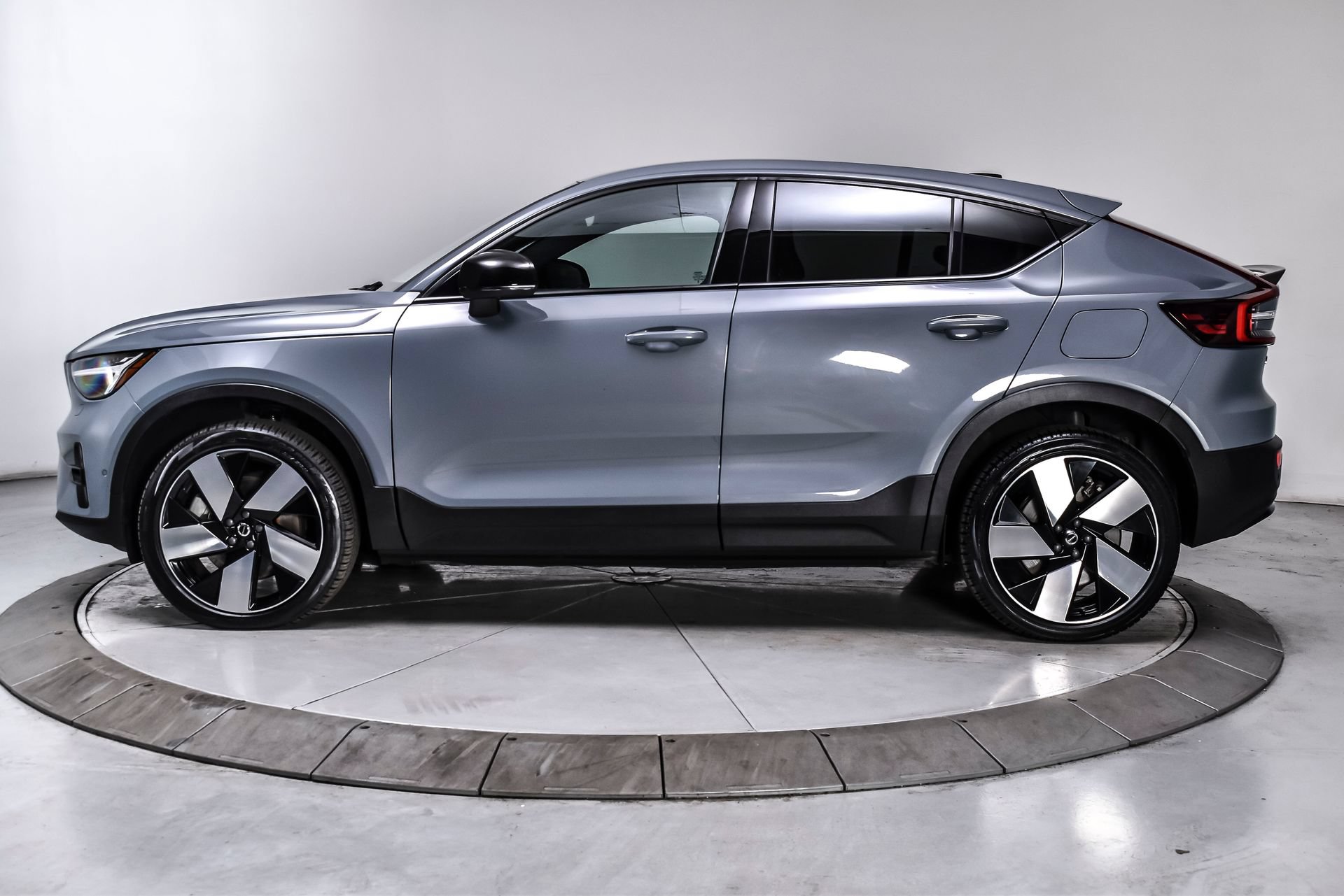 Used 2023 Volvo C40 P8 Recharge Ultimate AWD/4WD image 3