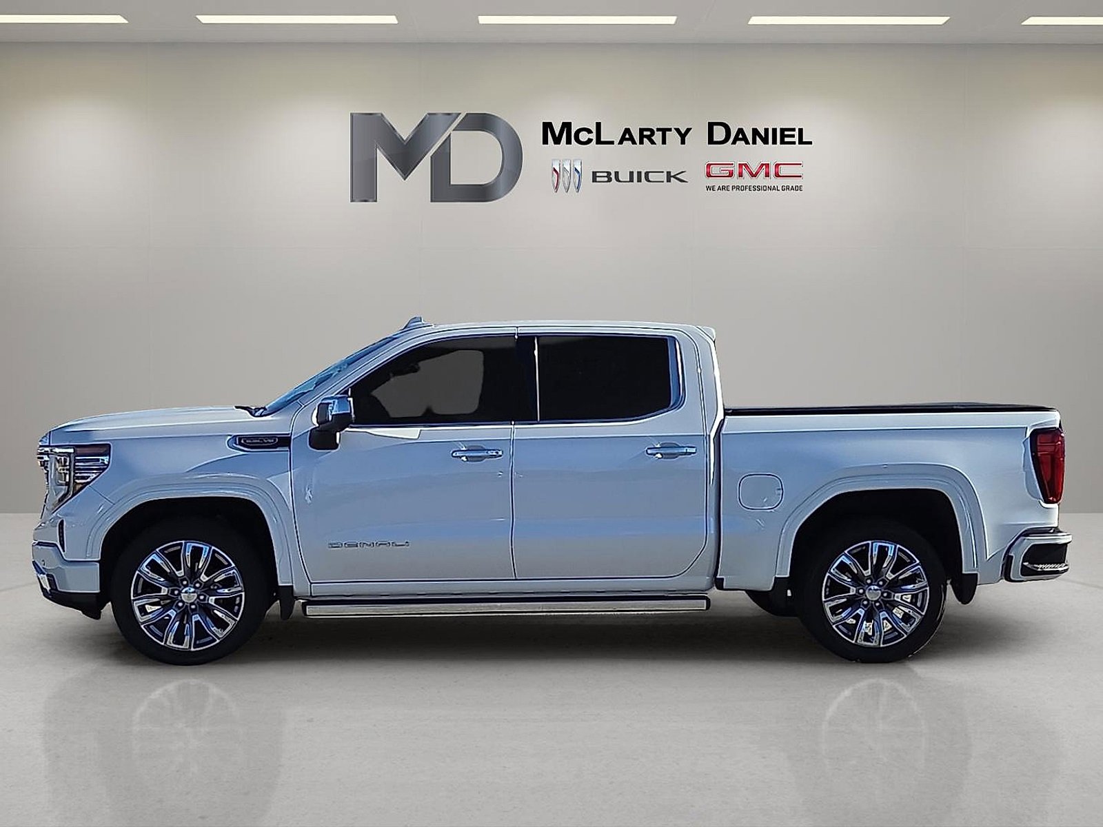 Used 2024 GMC Sierra 1500 Denali w/ Denali Reserve Package image 3