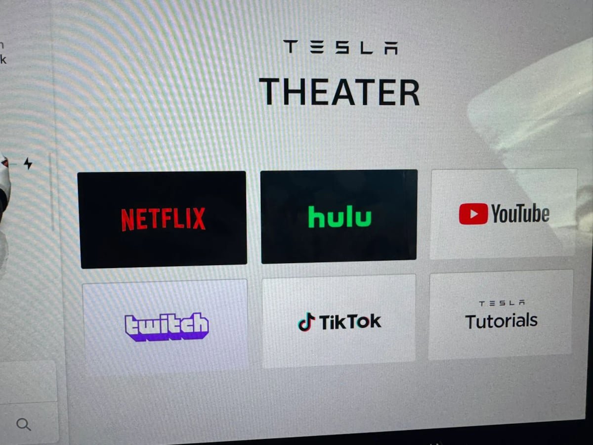 Used 2023 Tesla Model Y Long Range image 37