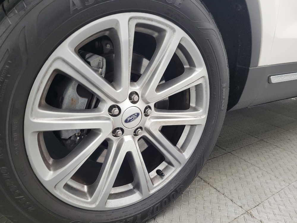 Used 2017 Ford Explorer Limited w/ Equipment Group 303A AWD/4WD image 31