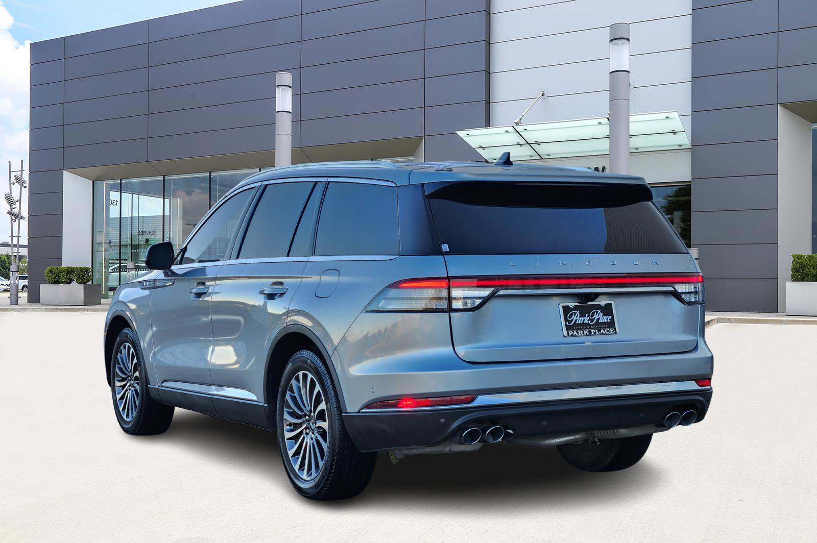 Used 2022 Lincoln Aviator Reserve w/ Equipment Group 201A image 4