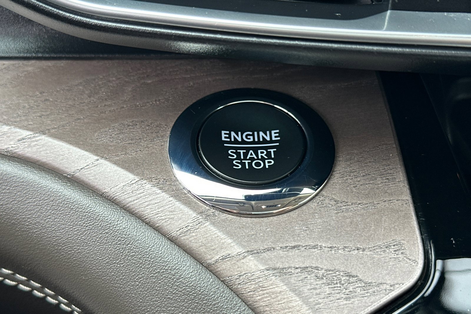 Used 2023 Ford Explorer Platinum w/ Equipment Group 601A image 23