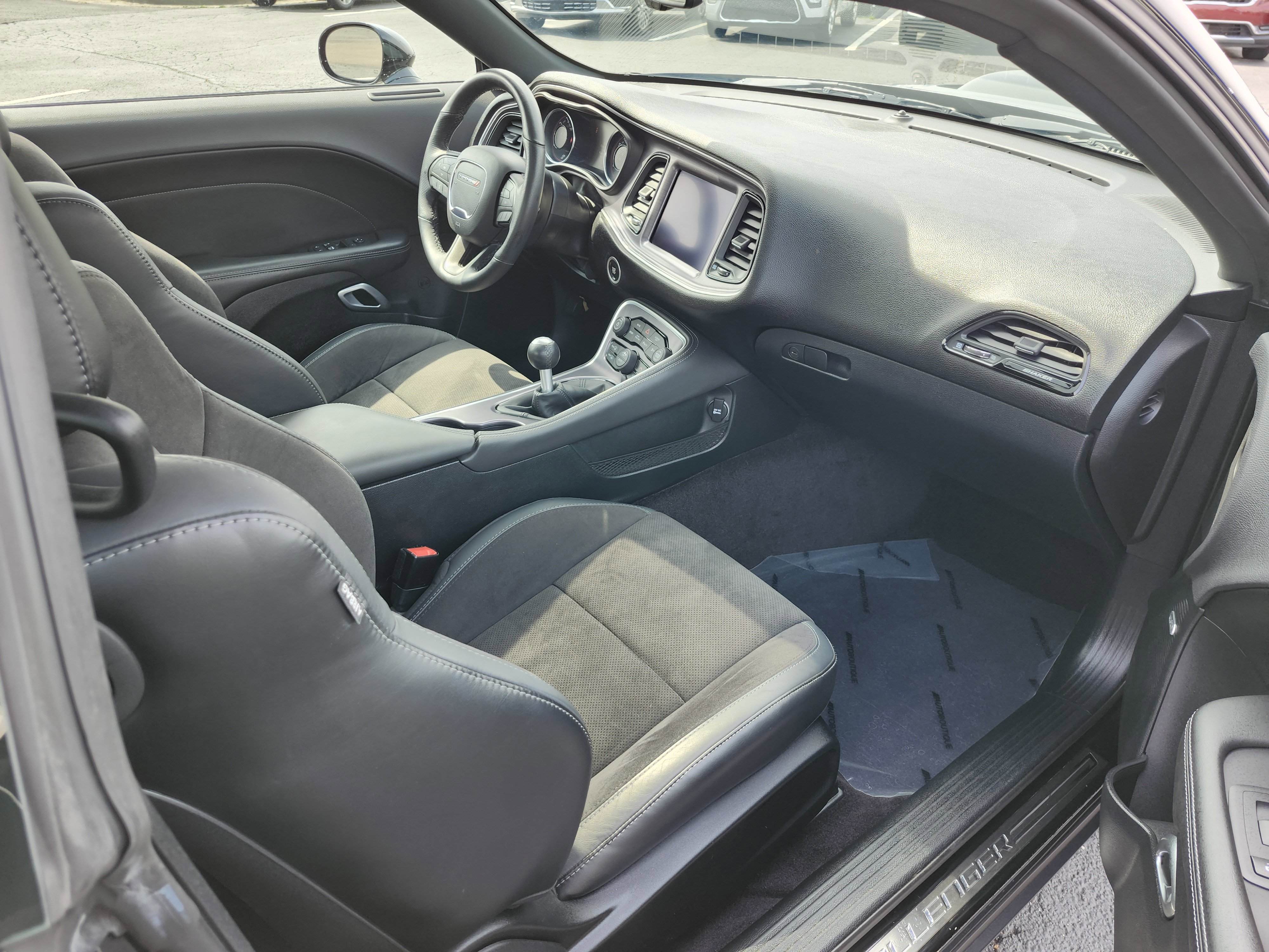 Used 2017 Dodge Challenger R/T Plus image 31