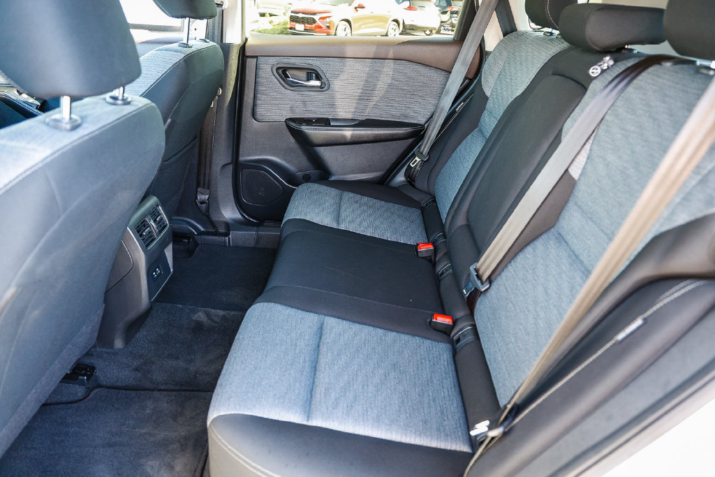 Used 2023 Nissan Rogue SV FWD image 33