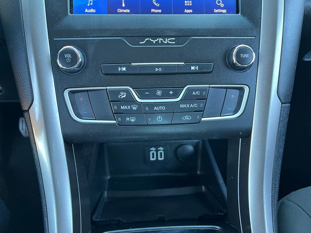 Used 2019 Ford Fusion SE image 35
