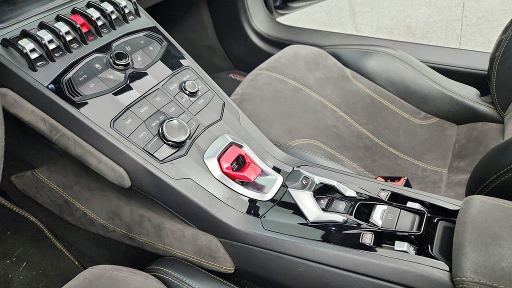 Used 2016 Lamborghini Huracan LP 610-4 image 32