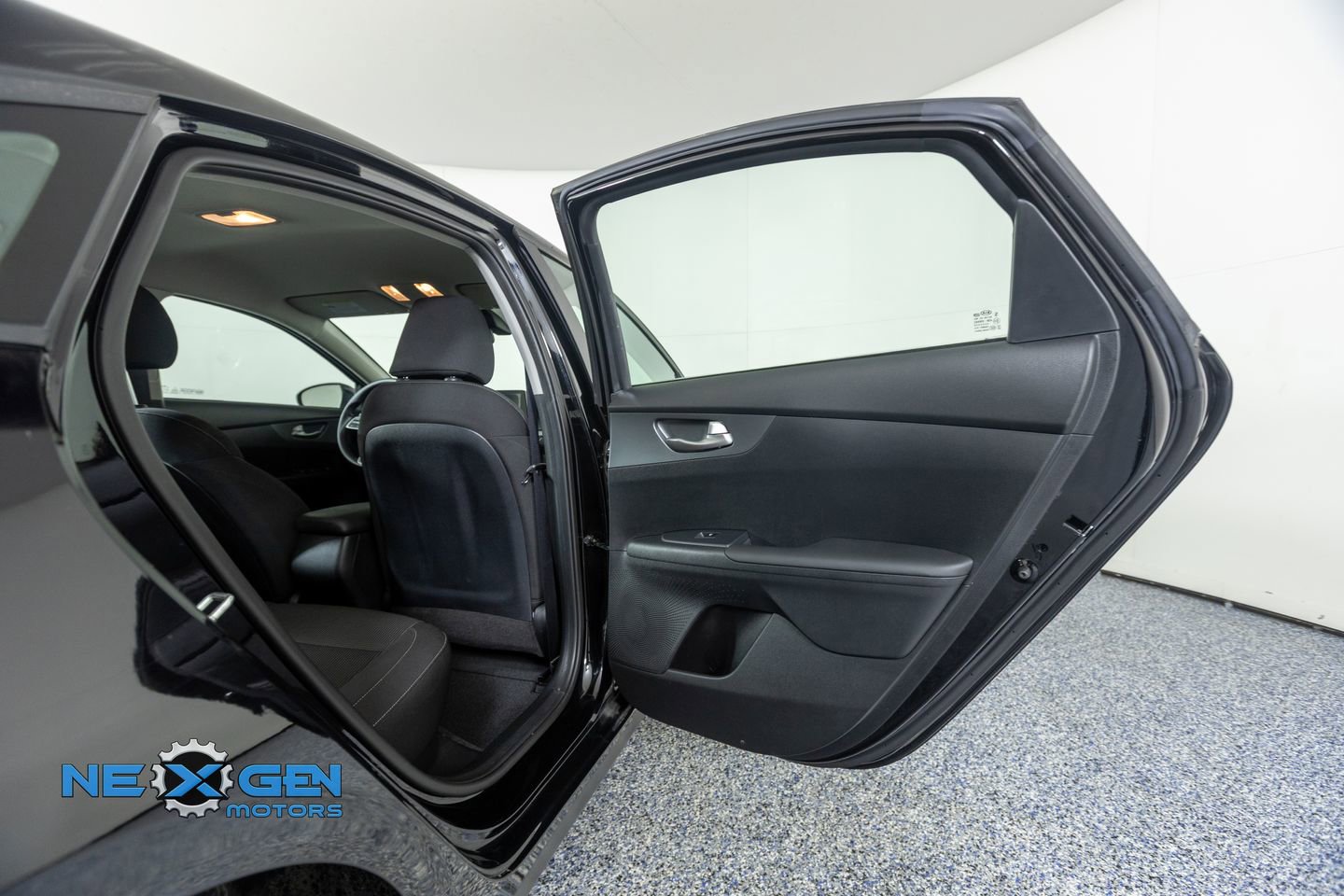 Used 2020 Kia Forte LXS FWD image 33