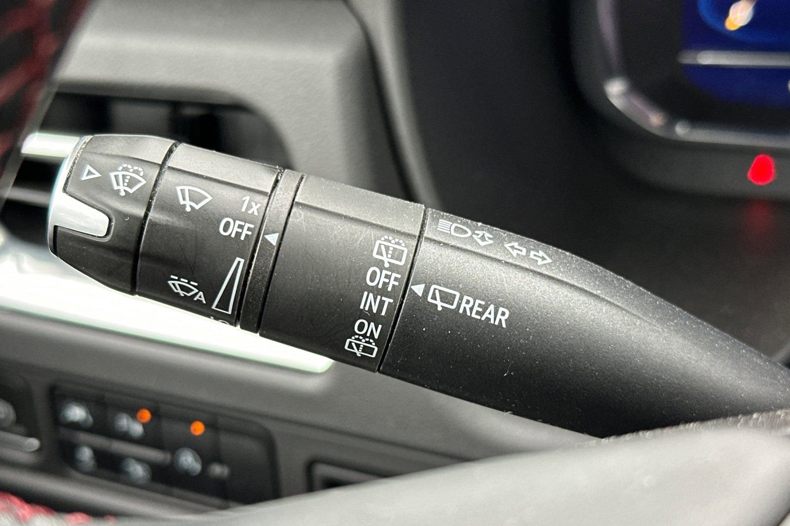 Used 2023 Chevrolet Suburban RST w/ Luxury Package image 38