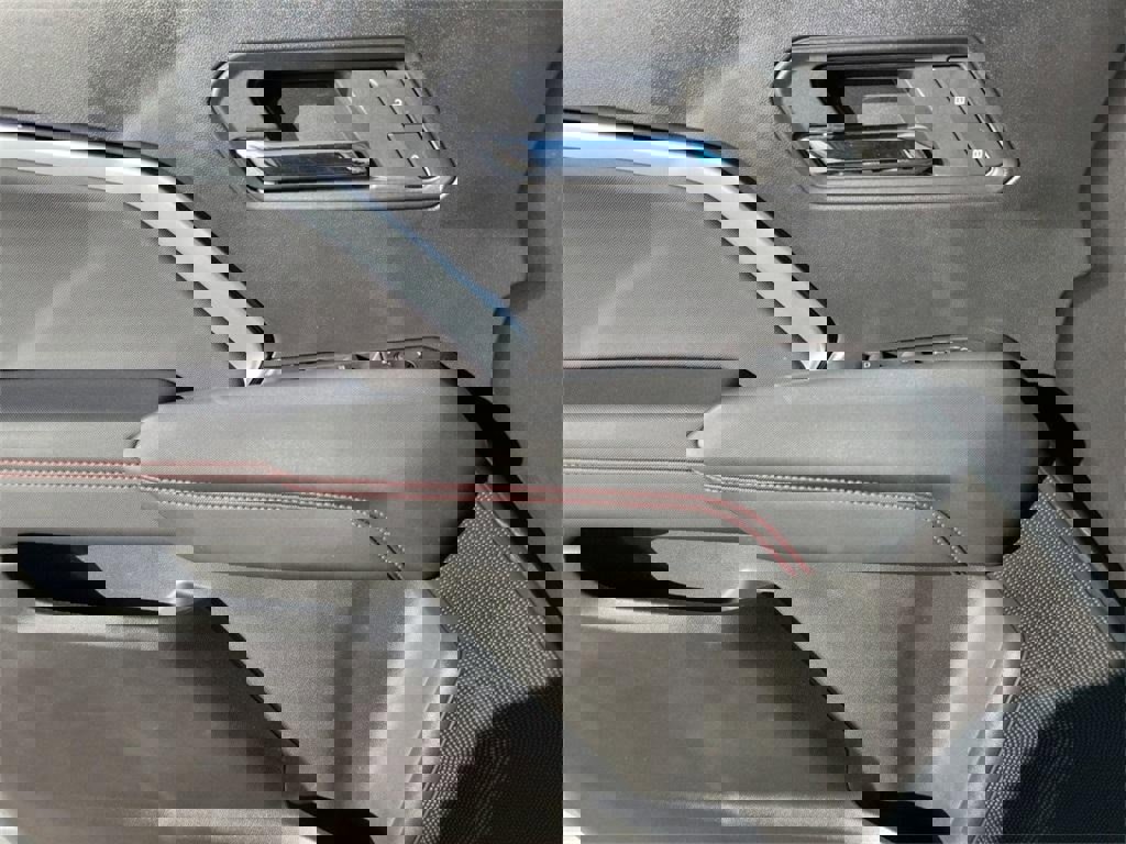 Used 2024 Chevrolet Colorado Z71 w/ Z71 Convenience Package 2 image 15