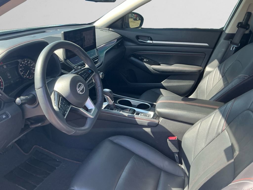 Used 2023 Nissan Altima 2.0 SR FWD image 9