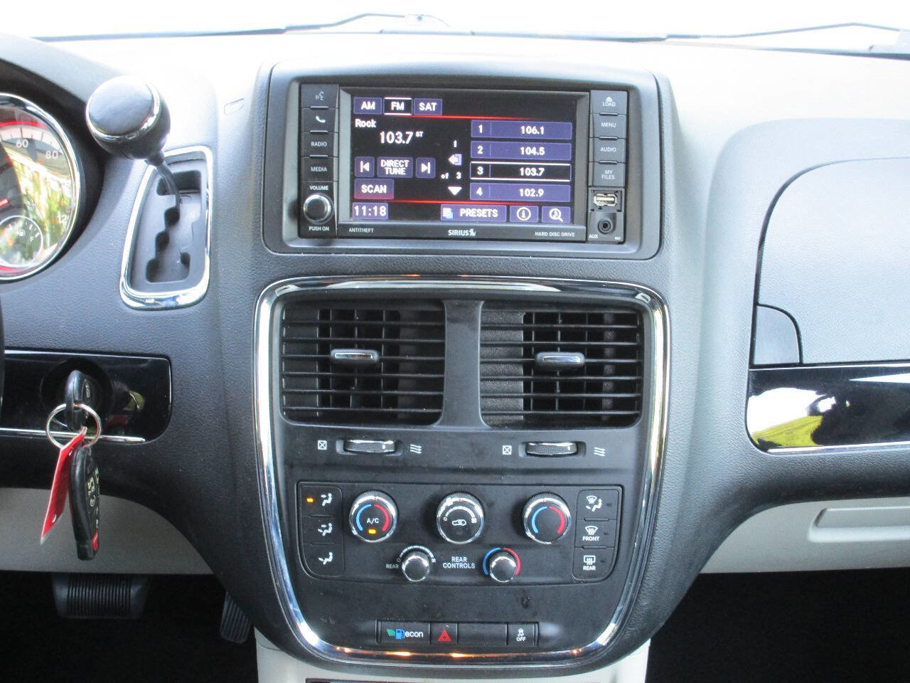 Used 2019 Dodge Grand Caravan SXT image 18