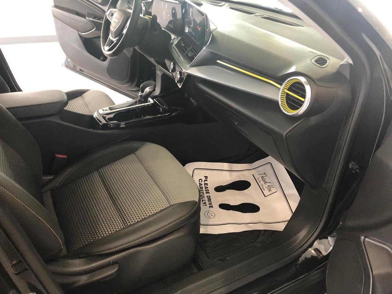 Used 2024 Chevrolet Trax LT w/ Driver Confidence Package FWD image 12