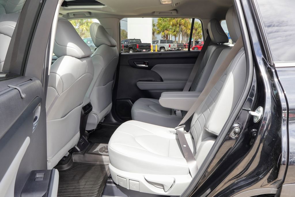 Used 2024 Toyota Highlander XLE image 10