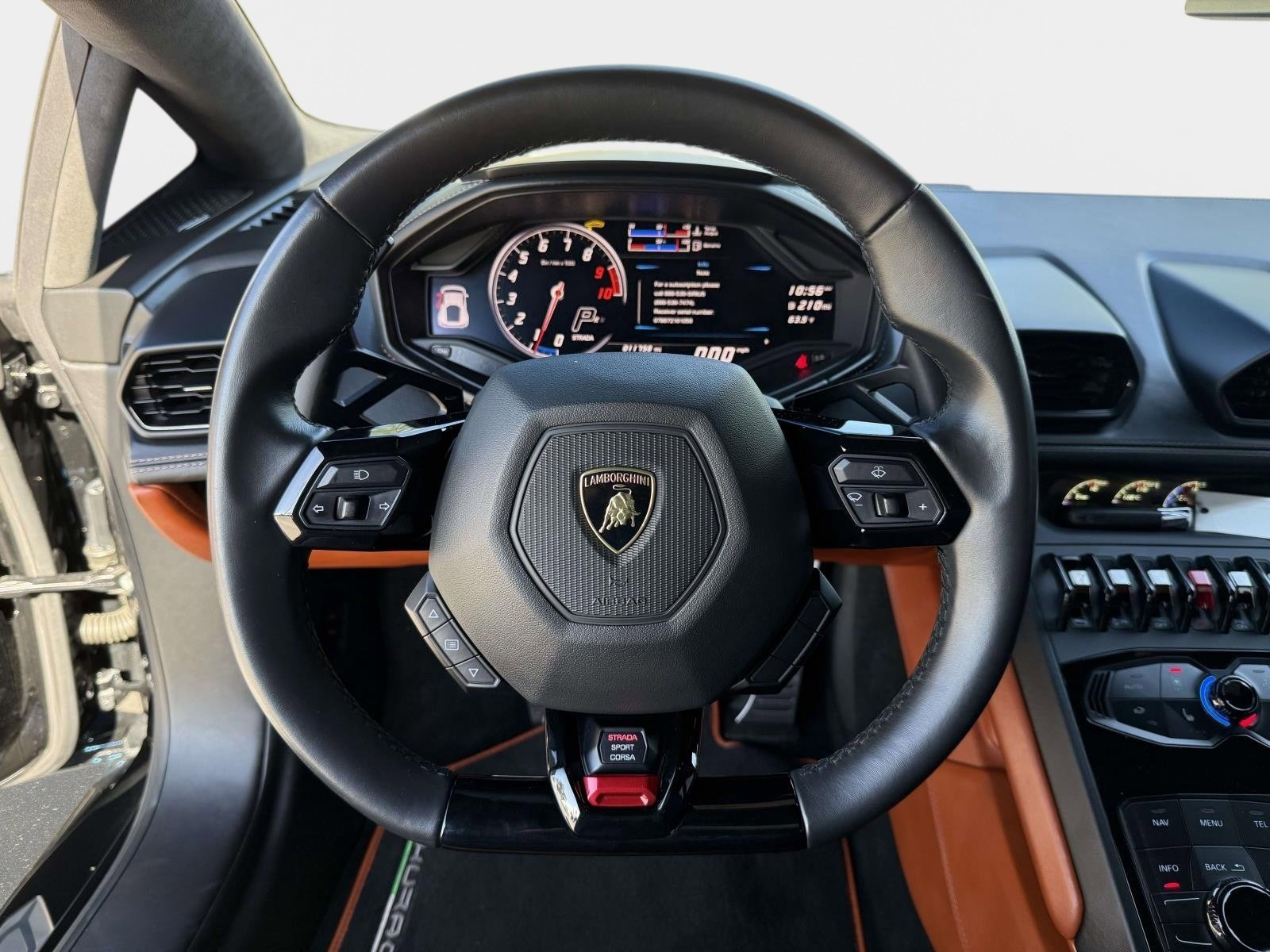 Used 2018 Lamborghini Huracan LP 610-4 AWD/4WD image 35