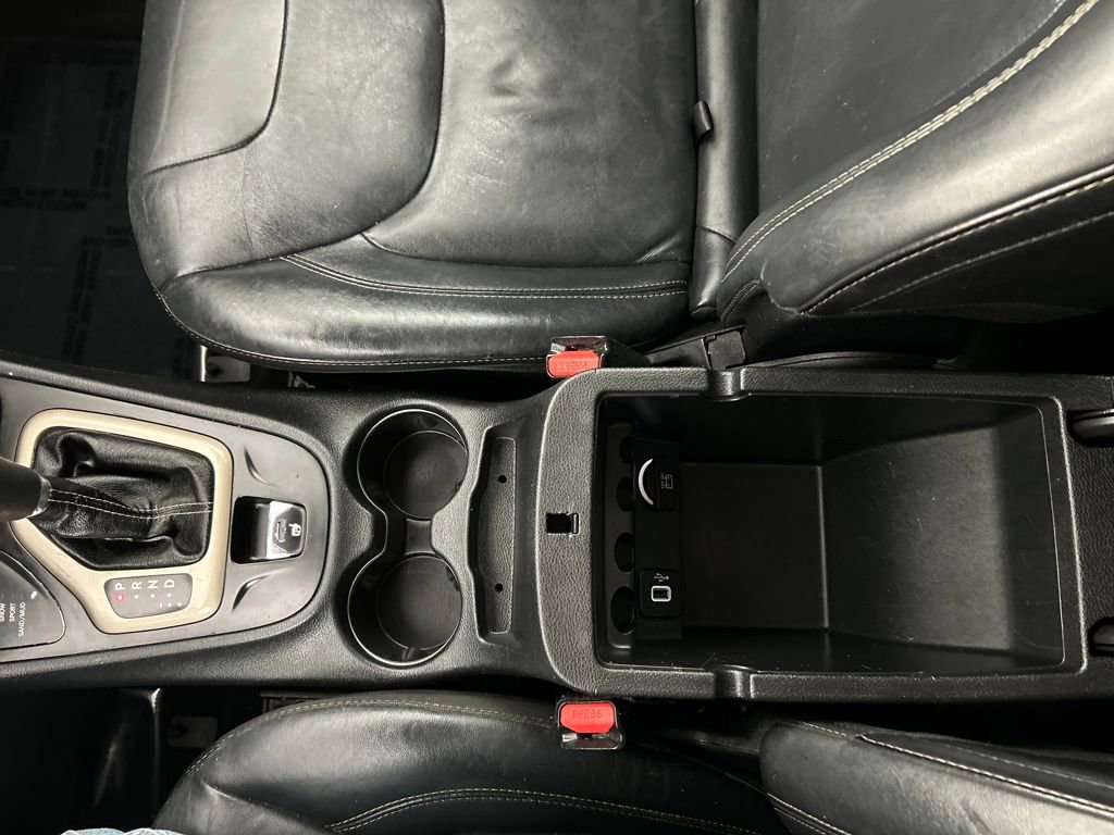 Used 2016 Jeep Cherokee Limited image 13