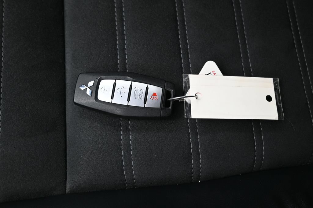 Used 2022 Mitsubishi Outlander SE FWD image 30