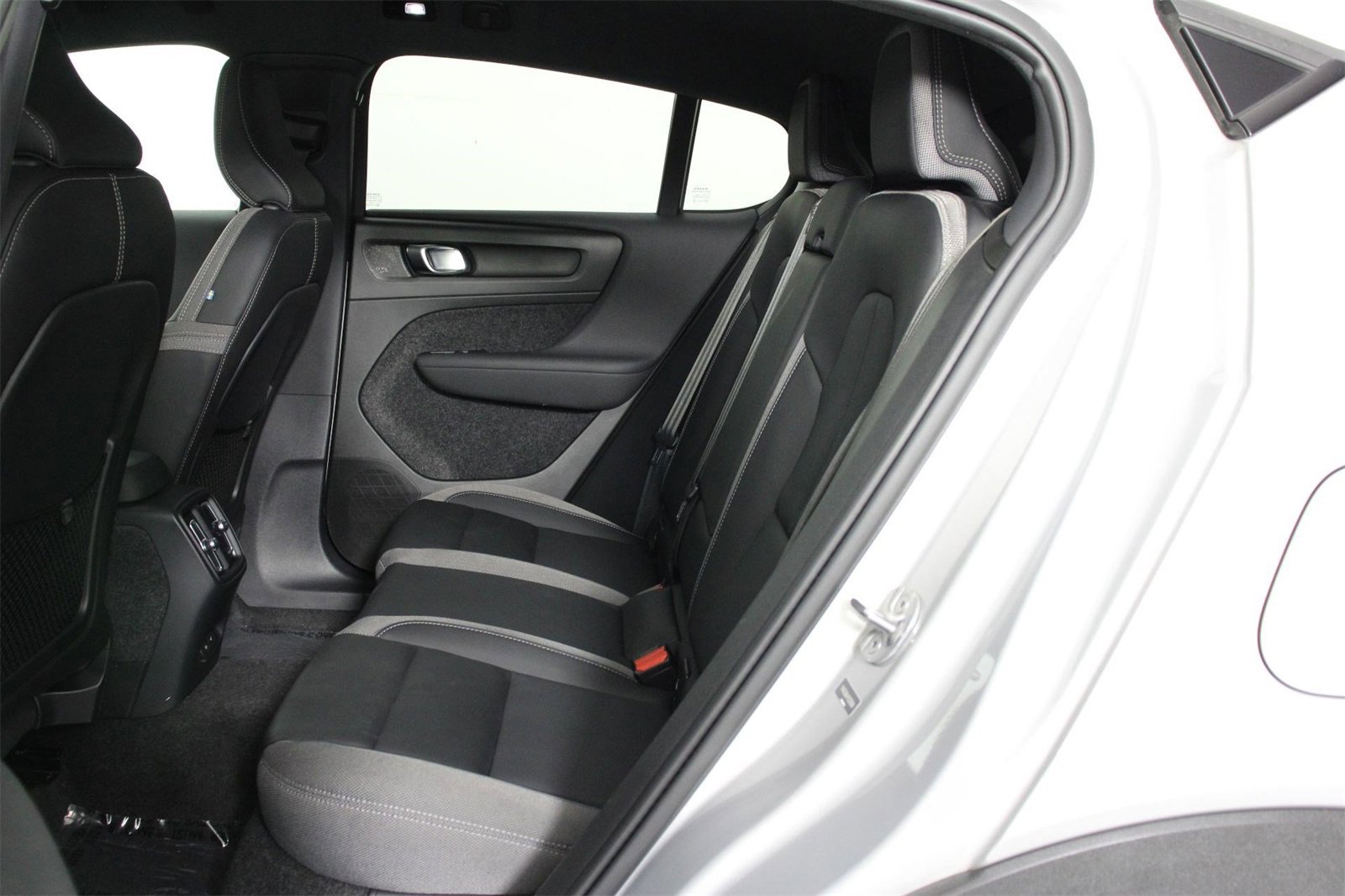 Certified 2023 Volvo C40 Recharge Core w/ Climate Package image 30