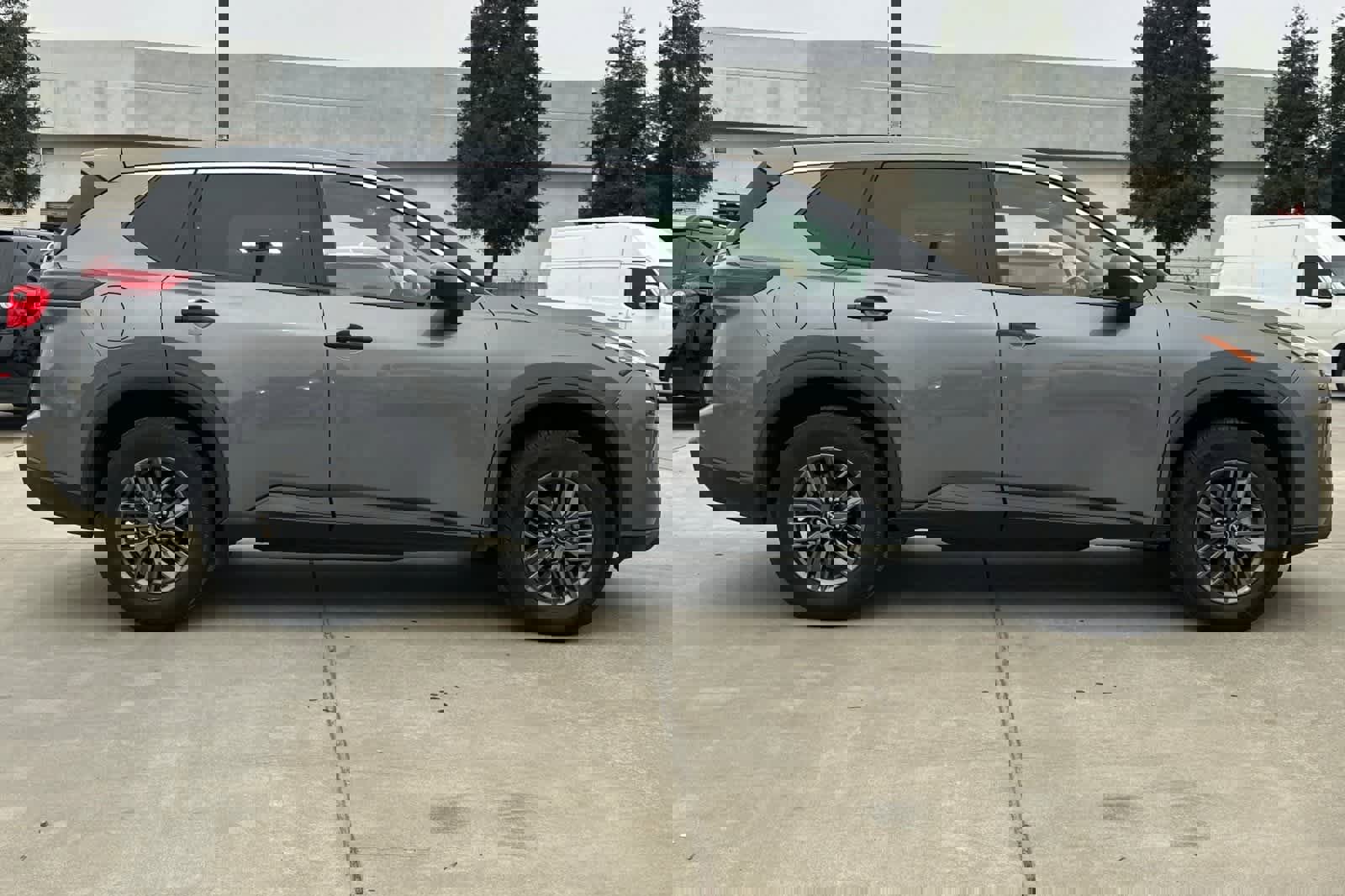 Used 2024 Nissan Rogue S image 9