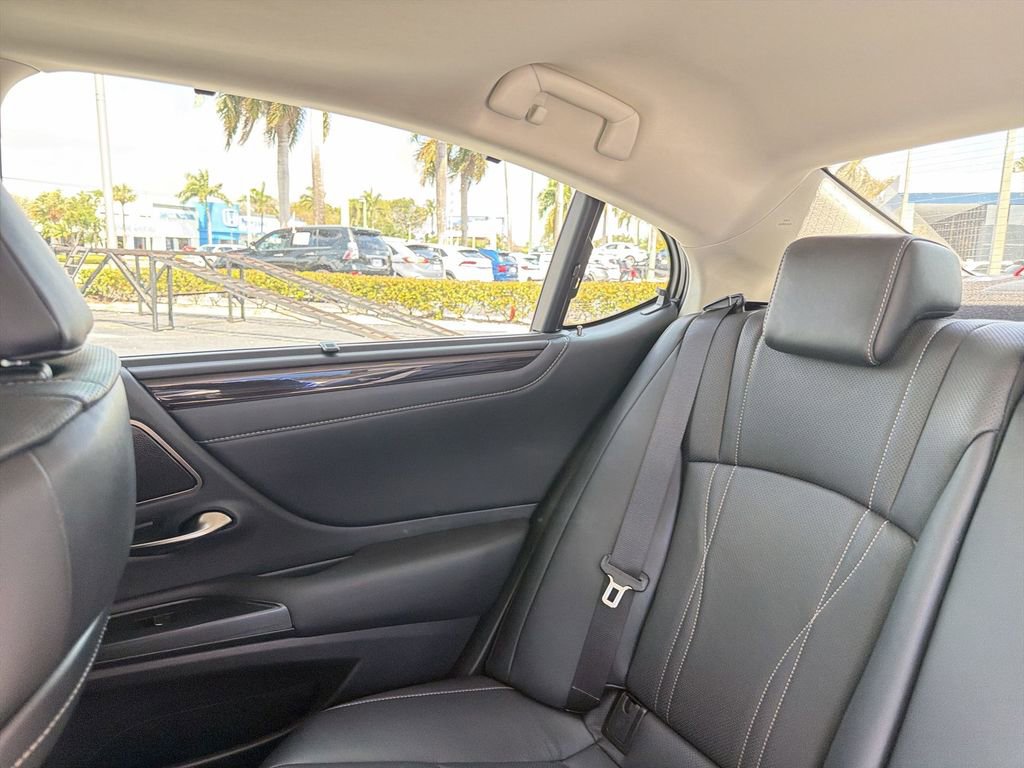 Used 2021 Lexus ES 300h Ultra Luxury w/ Accessory Package 2 image 13