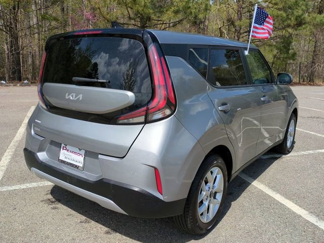 Used 2025 Kia Soul LX w/ LX Technology Package FWD image 4
