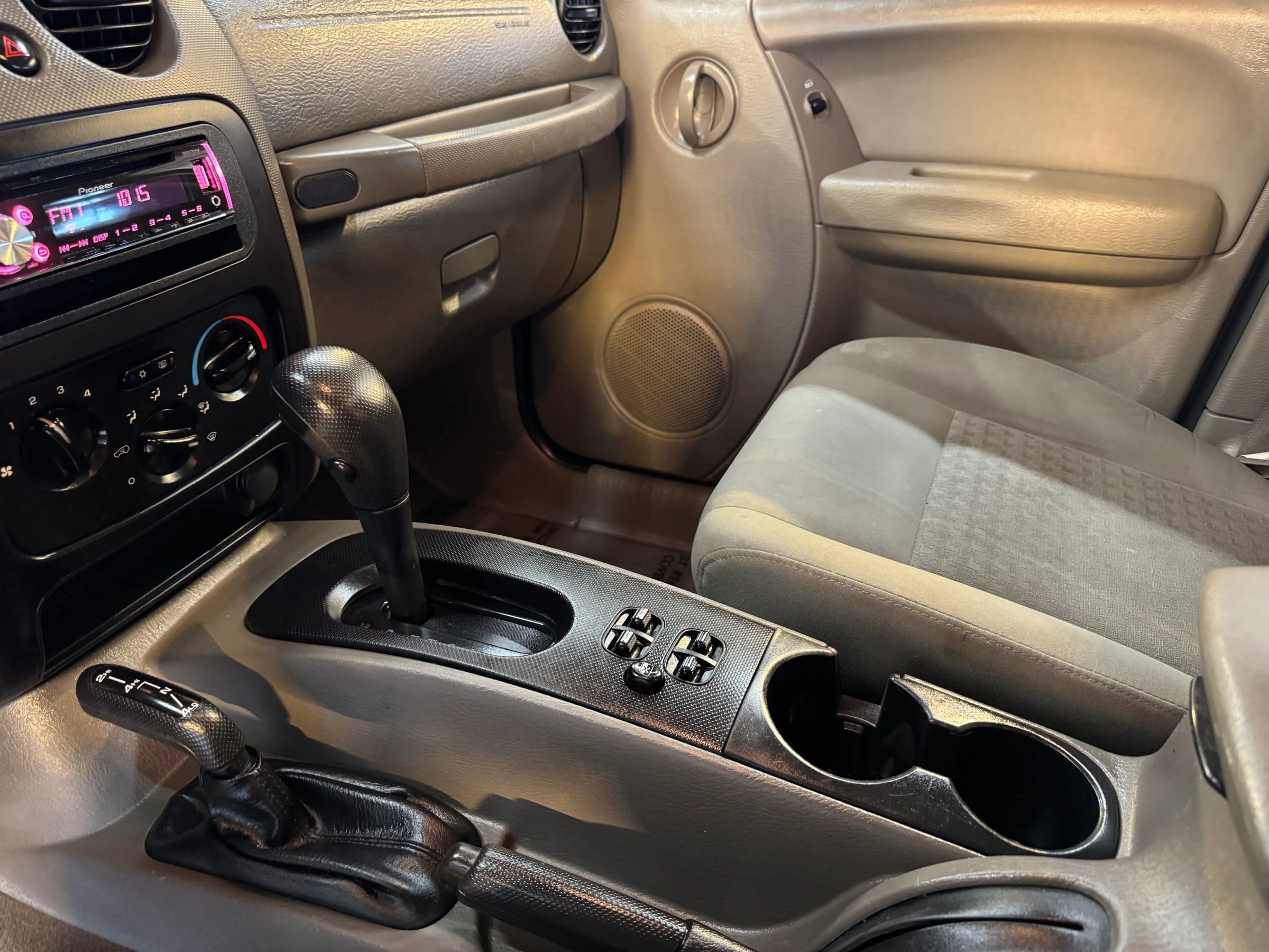 Used 2007 Jeep Liberty Sport image 17