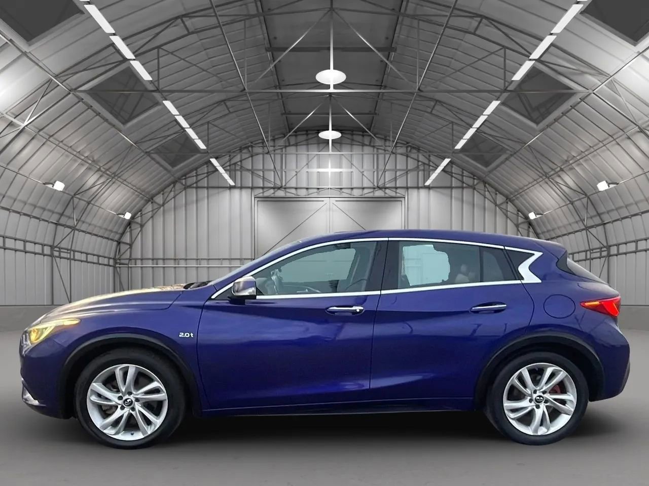 Used 2017 INFINITI QX30 FWD image 2