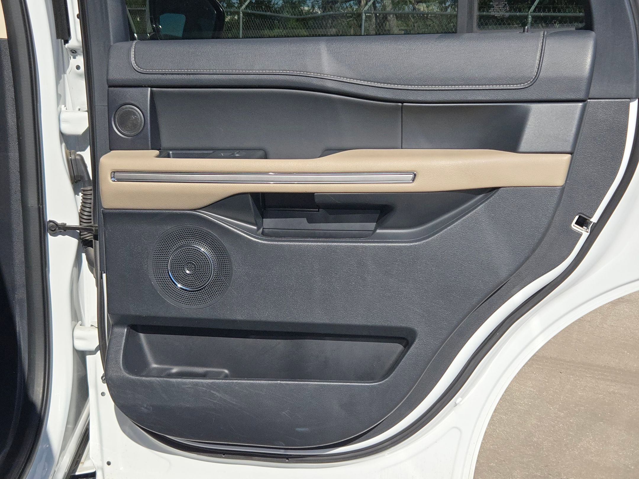 Used 2024 Ford Expedition Limited image 28