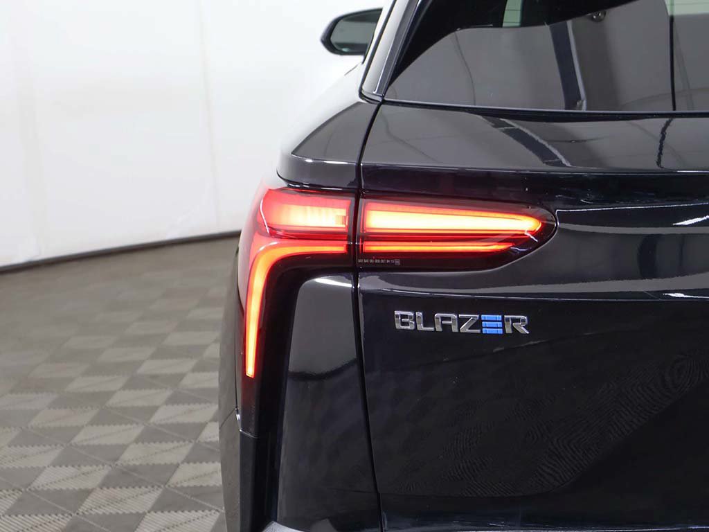 Used 2024 Chevrolet Blazer EV LT AWD/4WD image 17