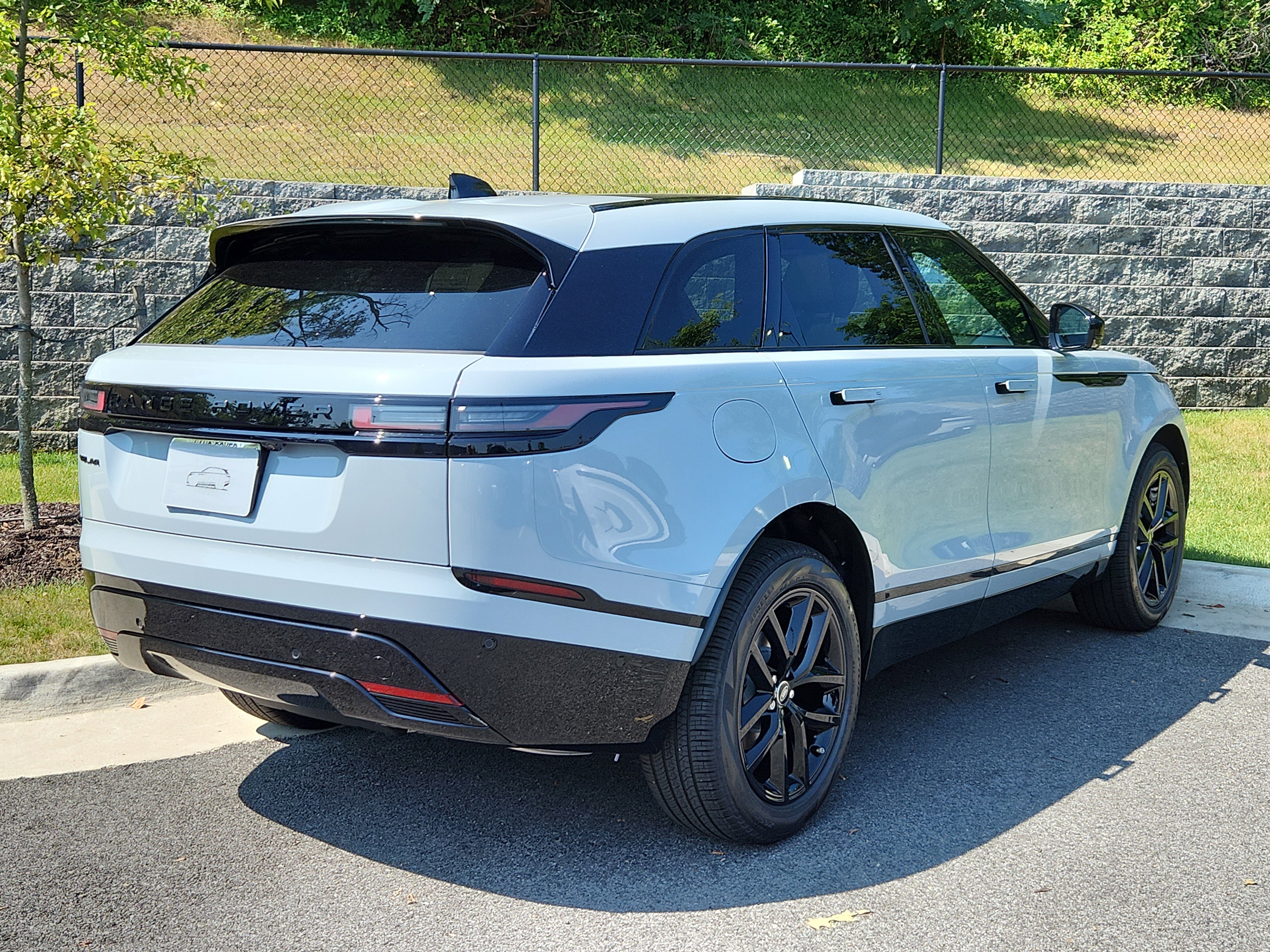 Used 2026 Land Rover Range Rover Velar Dynamic SE image 2