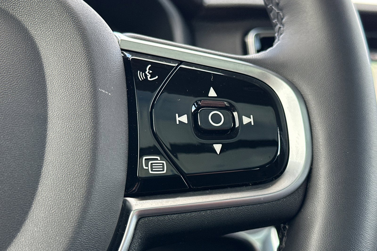 Used 2025 Volvo S90 B6 Plus w/ Protection Package Premier image 28