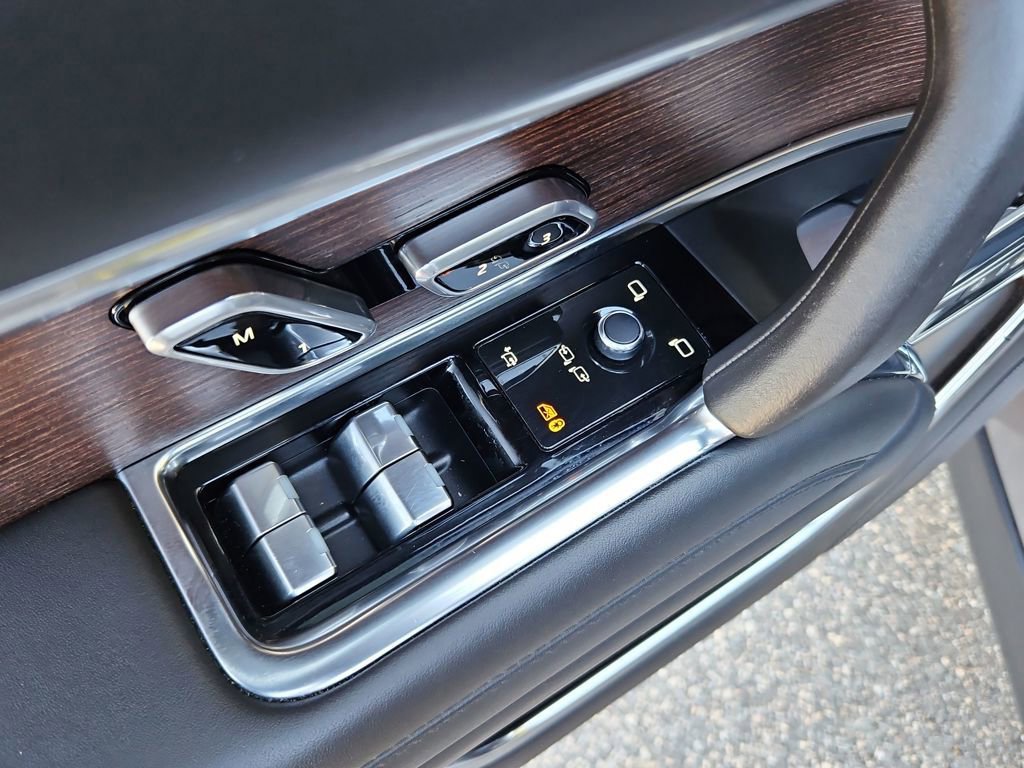 Used 2023 Land Rover Range Rover Long Wheelbase SE image 31